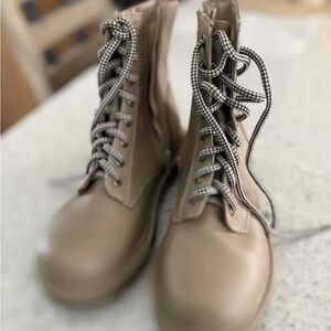 Soda Taupe Combat Boots Size 8 Lace Up Lug Sole Side